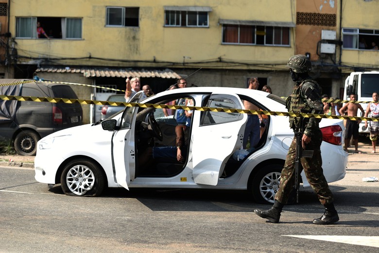 Tembaki Mobil dan Tewaskan 1 Warga, 10 Tentara Brazil Ditangkap