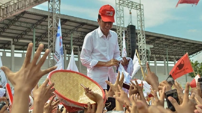 Kampanye di Karawang, Jokowi Singgung Hoax Larangan Azan