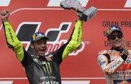 Terus Membalap, Rossi Tak Mau Cuma Pandangi Koleksi Piala di Rumahnya