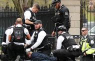 Coba Bakar Diri di Luar Gedung Putih, Pria AS Diamankan Secret Service