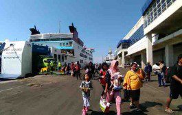 Pelabuhan Tanjung Perak Mulai Disesaki Pemudik dari Luar Pulau