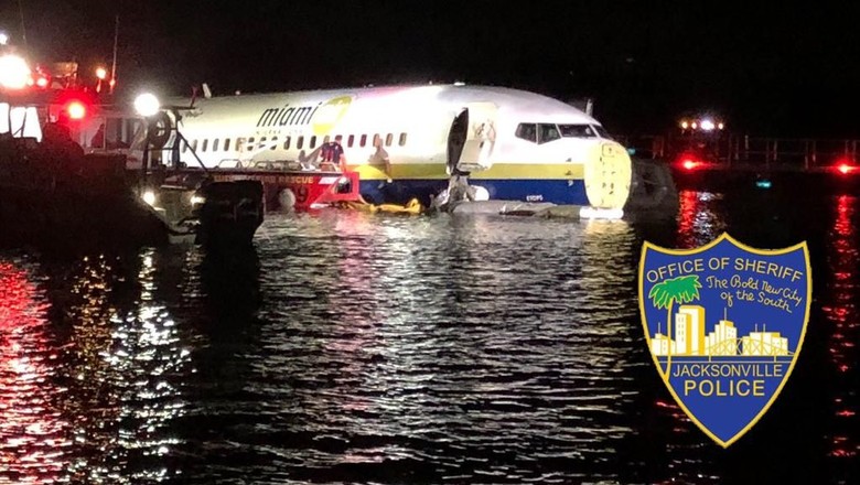 Pesawat Boeing 737 Tercebur ke Sungai di Florida Saat Akan Mendarat
