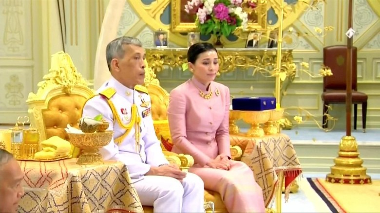 Jelang Penobatan, Raja Thailand Menikah Lagi Untuk Keempat Kali