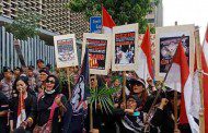 Bawa Keranda, Sejumlah Massa Demo di Depan Bawaslu