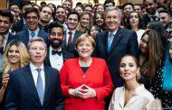 70 Tahun Konstitusi Jerman, Kanselir Angela Merkel Rayakan Keberagaman