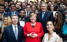 70 Tahun Konstitusi Jerman, Kanselir Angela Merkel Rayakan Keberagaman