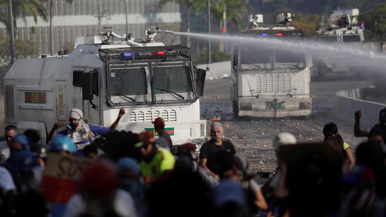 Pendukung Oposisi Venezuela Gelar Protes Usai Upaya Kudeta, 1 Wanita Tewas