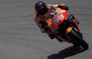 Lorenzo Kecelakaan Lagi di Catalunya, Motornya Naik ke Tumpukan Ban