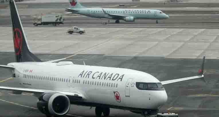 Ketiduran, Perempuan Ini Ditinggal Sendirian di Pesawat Air Canada