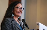 Biden Calonkan Perempuan Suku Asli Amerika sebagai Menteri Dalam Negeri
