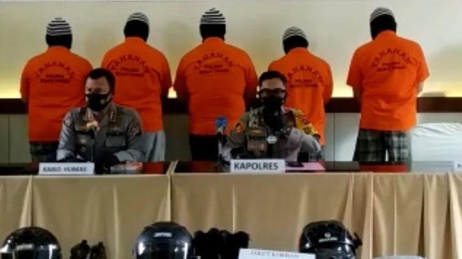 Majelis hakim Pengadilan Negeri Kota Bukittinggi menjatuhkan vonis hukuman 3 bulan penjara