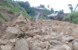 Akses Utama Menuju Geopark Ciletuh Sukabumi Terputus Akibat Longsor