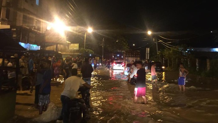 Banjir Landa Kawasan Tanjung Selamat Medan