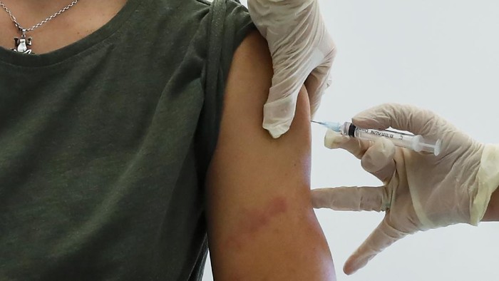 Vaksinasi Dimulai, Moskow Targetkan Suntik Vaksin Corona ke 7 Juta Warga