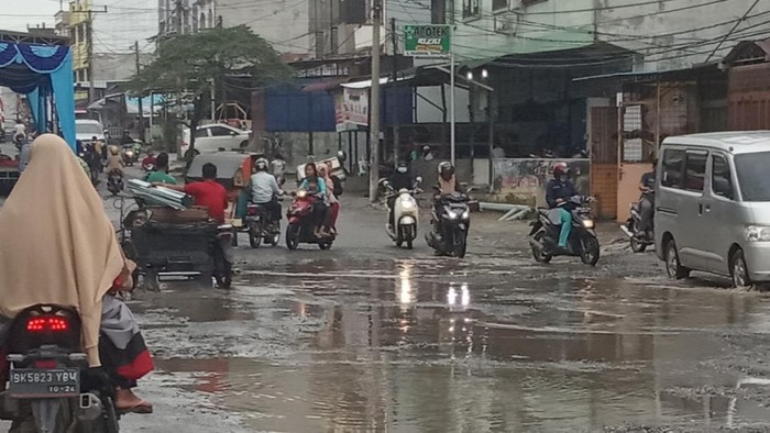 DPRD Labuhanbatu Minta Perbaikan Jalan Rusak di Rantauprapat