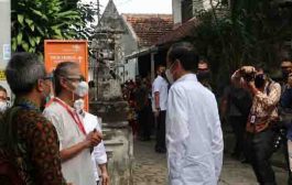 Jokowi Pantau Vaksinasi 500 Seniman