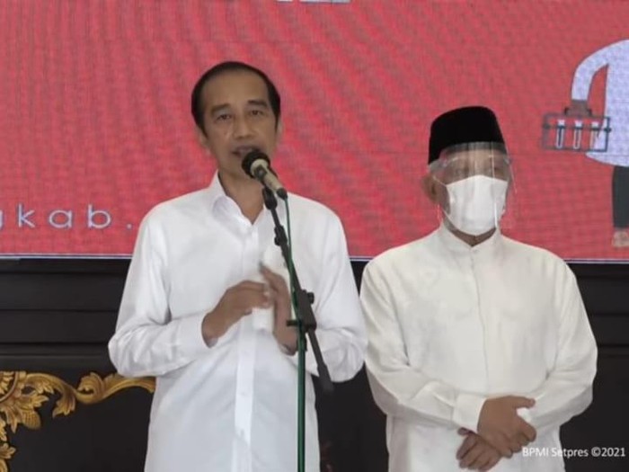 Ribuan Tokoh Agama di Jombang Divaksin AstraZeneca Saat Dipantau Jokowi