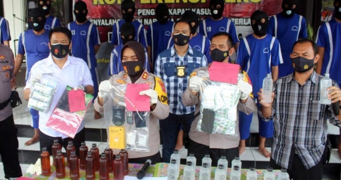 Penjual Narkoba dan Miras Online di Sukabumi Diringkus