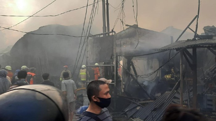 Walkot Jakpus: 136 Lapak-40 Kios di Pasar Kambing Tanah Abang Terbakar