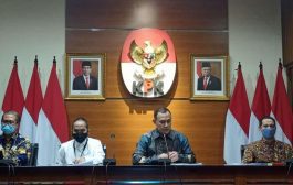 Pertama Kali! KPK Pasang Foto Jokowi-Ma'ruf Saat Jumpa Pers