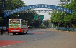 Petugas Cegah Travel Gelap Masuk Terminal Kp Rambutan