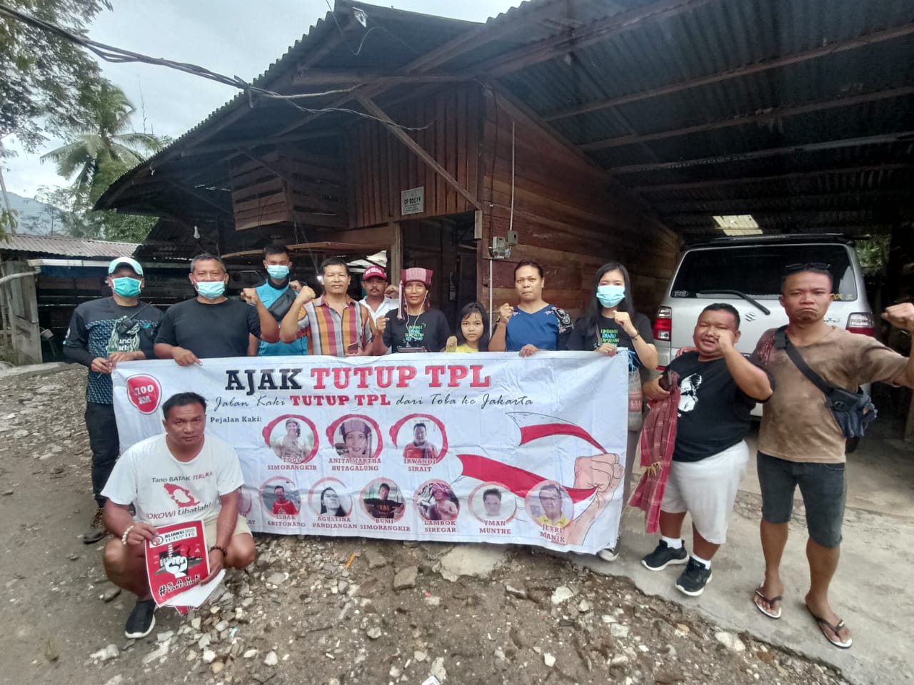 Di Kota Solok, Tim 11 Pejuang Lingkungan Tanah Batak Dapat Bekal Roti dari Warga
