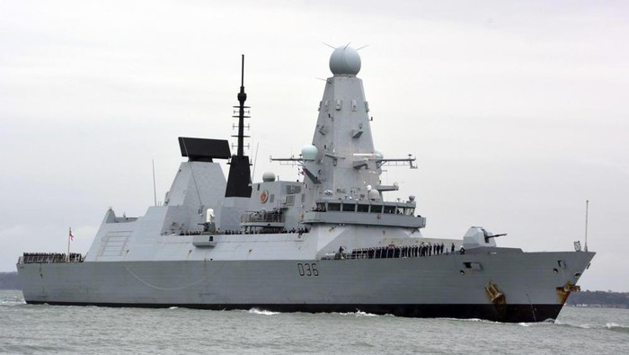 Inggris Bantah Rusia Lepas Tembakan Peringatan ke Kapal Perangnya