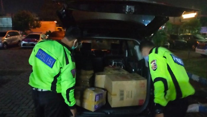 Dua Penyelundup 30 Ribu Benur Ditangkap di Tol Tangerang-Merak
