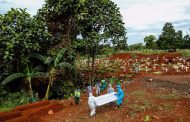 Makam COVID-19 Pondok Rajeg Berada di Bibir Jurang