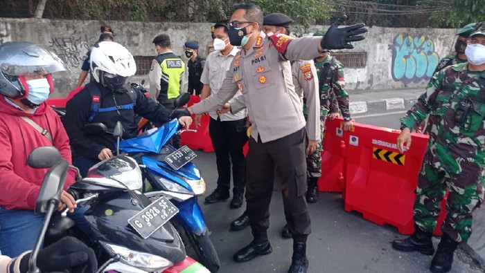 Ada Seruan Aksi 'Jokowi End Game', Akses Menuju Glodok Ditutup