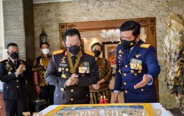 Panglima TNI Beri Kejutan ke Kapolri di Hari Bhayangkara Ke-75
