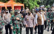 Panglima TNI-Kapolri Tinjau Vaksinasi Warga