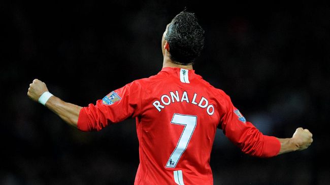 Solusi Nomor Punggung Cavani-Ronaldo di MU