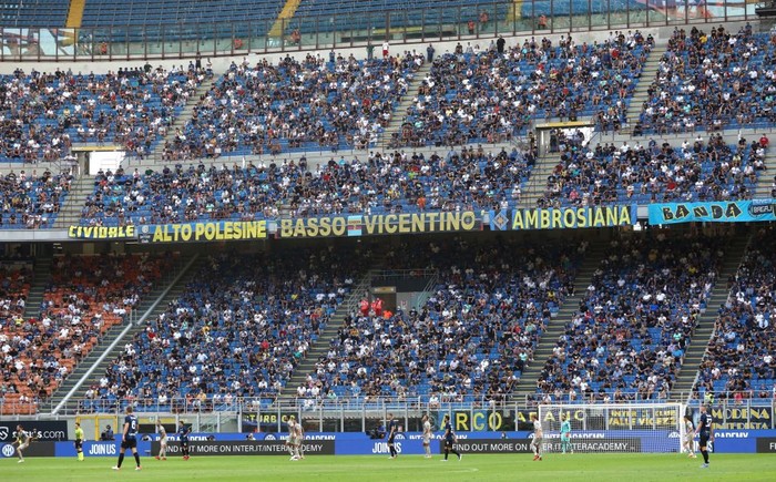 Leao 2 Gol, Rossoneri Menang 4-0 Atas Napoli