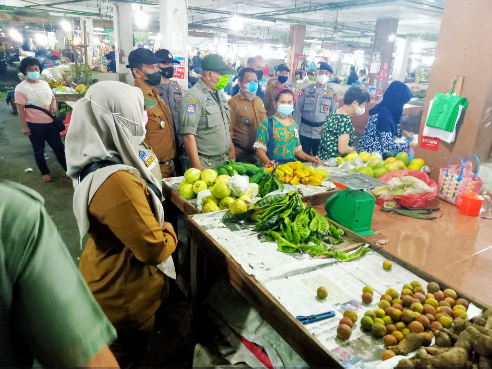Polsek Medan Baru Melaksanakan Himbauan PPKM Level 4 di Pasar Meranti