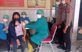 Polsek Percut Sei Tuan Polrestabes Medan Laksanakan Vaksinasi