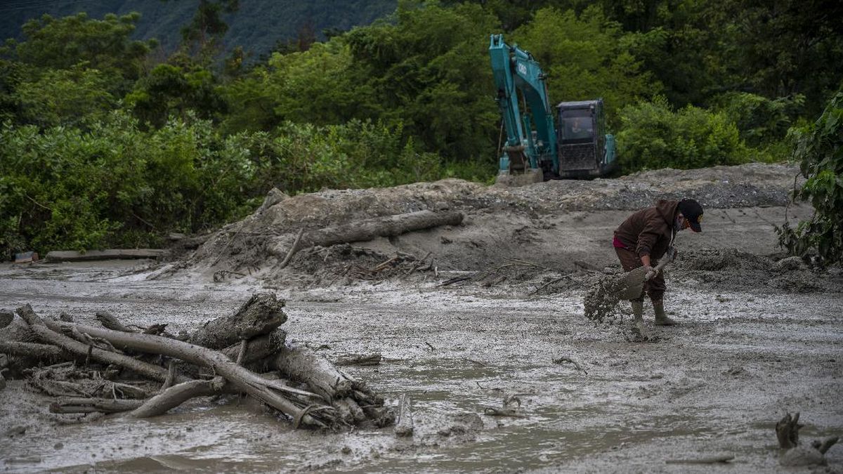Banjir Berlumpur Genangi Samarinda
