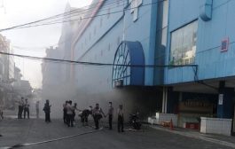 2 Damkar Padamkan Kebakaran Swalayan di Pondok Gede