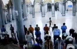 Pria Telanjang Dada Serang Imam Masjid di Cilegon
