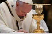 Paus Fransiskus Pakai Istilah Menghina untuk LGBT