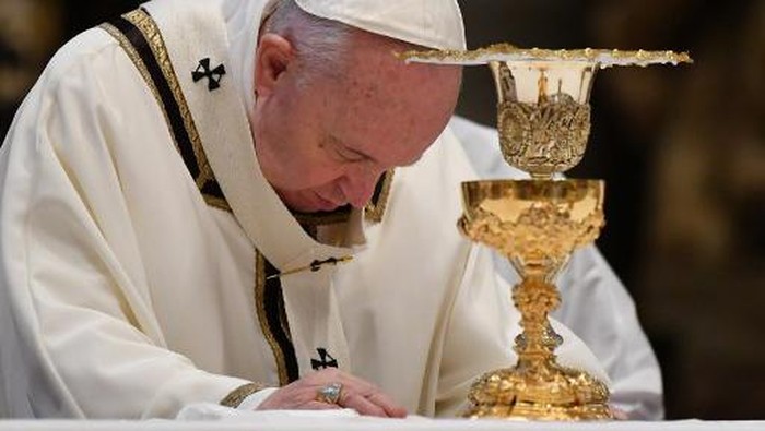 Alami Infeksi Pernapasan, Paus Fransiskus Dilarikan ke RS