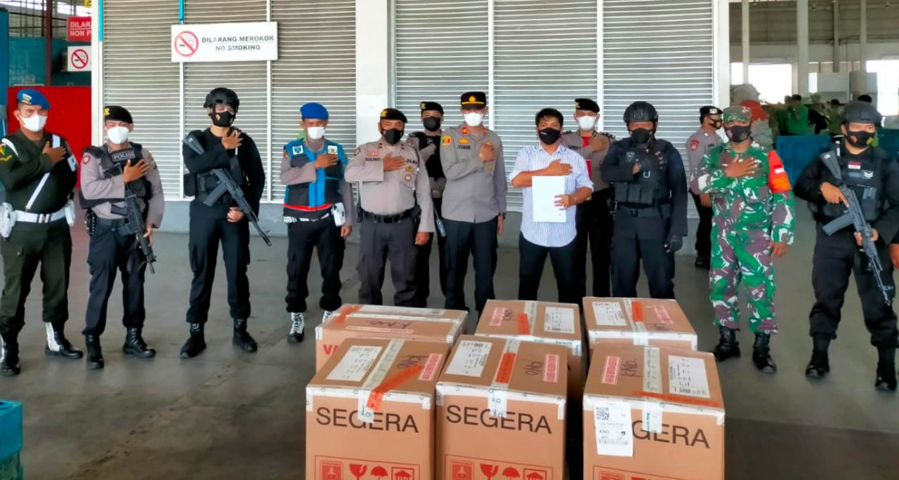 25.000 Botol Vaksin Coronavac 2 Tiba Di Bandara Kualanamu