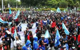 1.200 Massa Buruh-Mahasiswa Demo Depan Istana