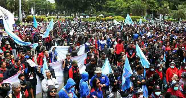 1.200 Massa Buruh-Mahasiswa Demo Depan Istana