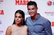 Ronaldo Umumkan Georgina Hamil Anak Kembar