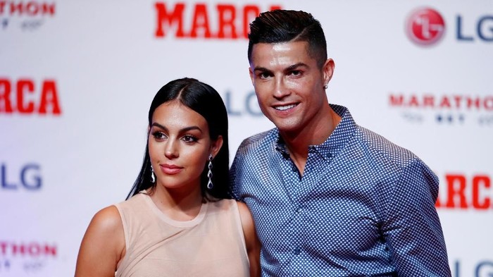 Ronaldo Umumkan Georgina Hamil Anak Kembar