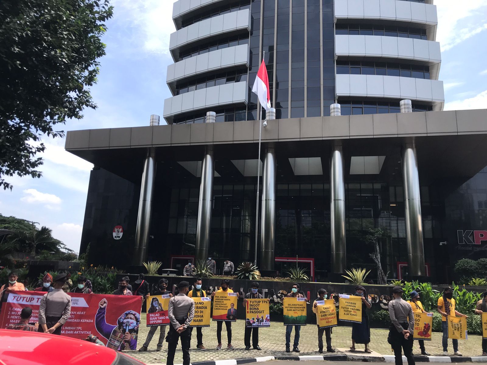 Diiringi Gondang Batak, Gerak Tutup TPL Mendatangi KPK