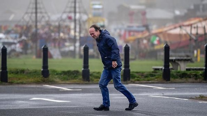 Badai Arwen Terjang Inggris, 2 Orang Tewas-Listrik Mati