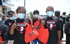 Relawan Ganjar Roadshow ke NTT, Bagi-bagi Sembako