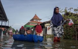Banjir Rob Rendam Permukiman di Pesisir Pandeglang